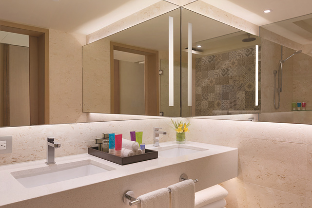 Hyatt-Ziva-Cancun-Club-Ocean-Front-Double-Bathroom
