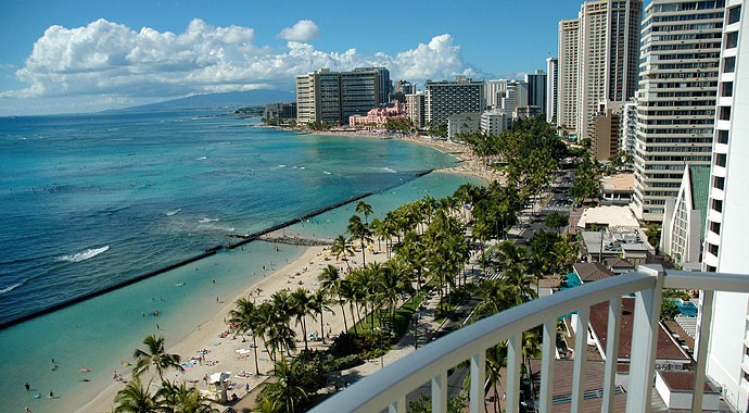 WOW-690×380-Room-HR-Hotel-Room-Oceanfront-View-of-Waikiki-from-Lanai-01